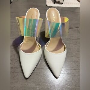 Women’s heels size 9 white